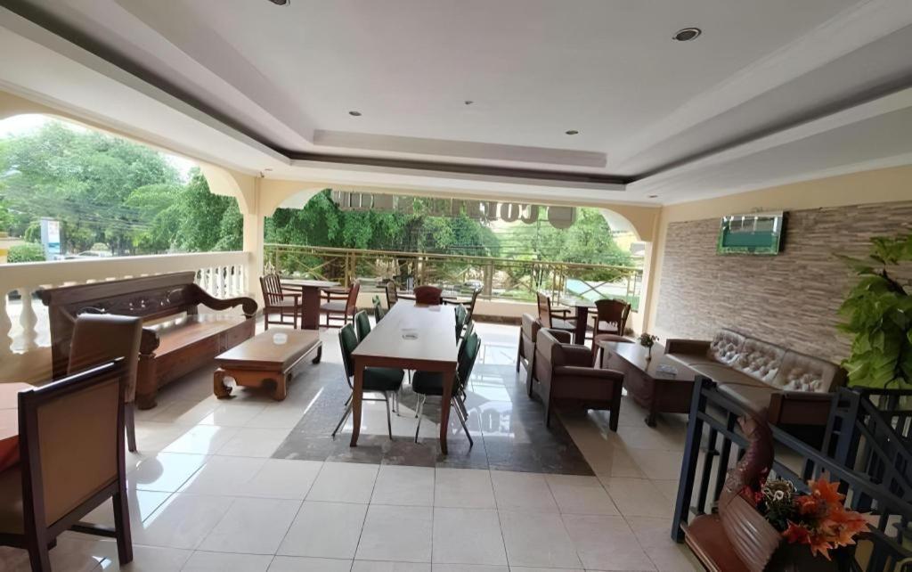 Mahadria Hotel Serang Buitenkant foto