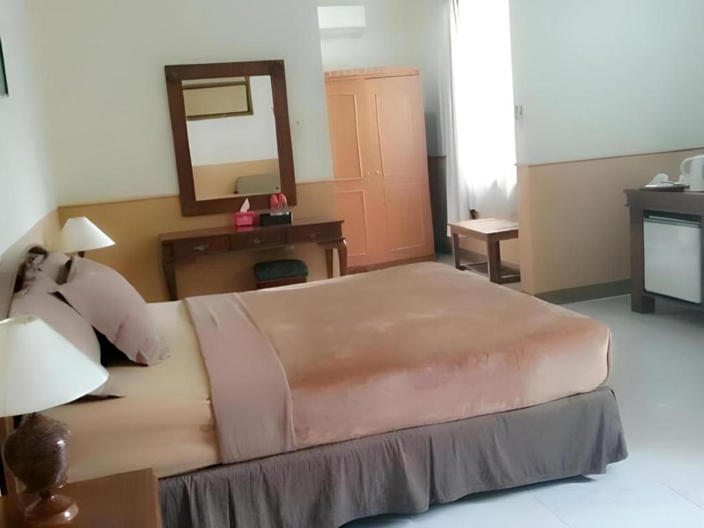 Mahadria Hotel Serang Buitenkant foto