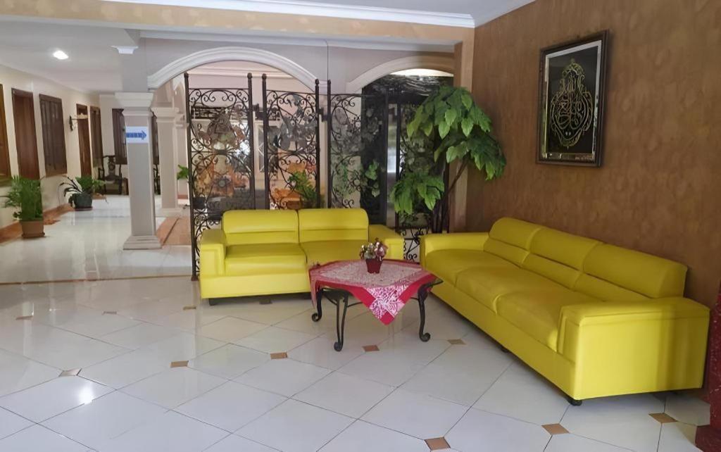 Mahadria Hotel Serang Buitenkant foto