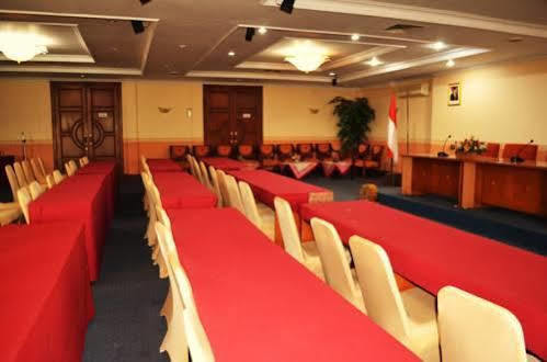 Mahadria Hotel Serang Buitenkant foto