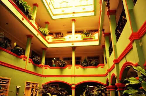 Mahadria Hotel Serang Buitenkant foto
